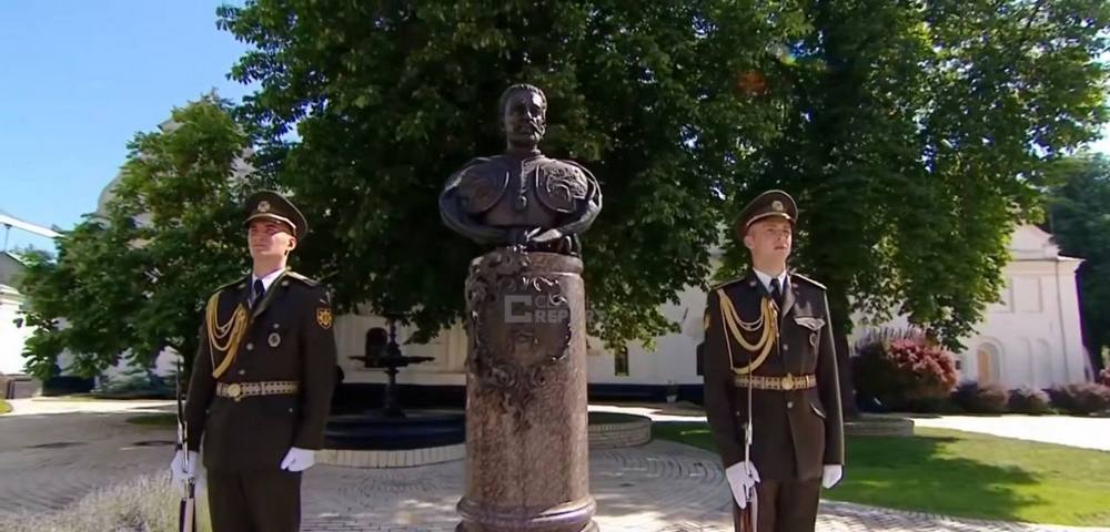 Зеленский десакрализирует Киево-Печерскую лавру.